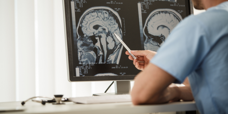 especialista-oncologo-para-diagnostico-de-cancer