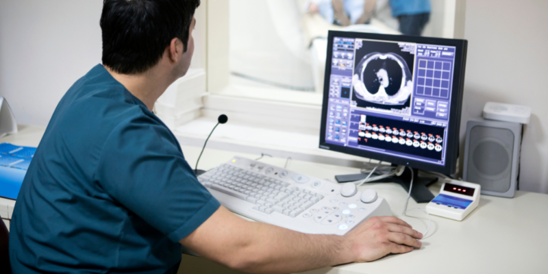 medico-oncologo-en-hospital-ángeles-universidad